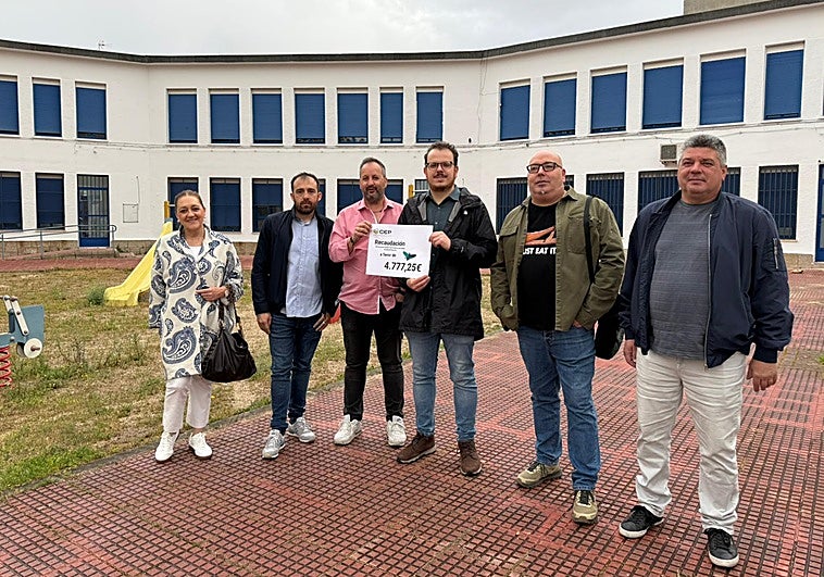 El Círculo Empresarial Placentino dona 4.777 euros a Aunex para adaptar su sede en el colegio San Miguel